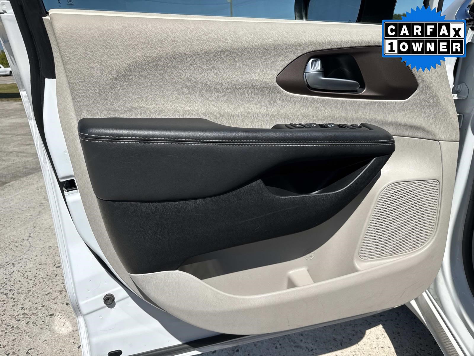 Used 2024 Chrysler Voyager LX image 18