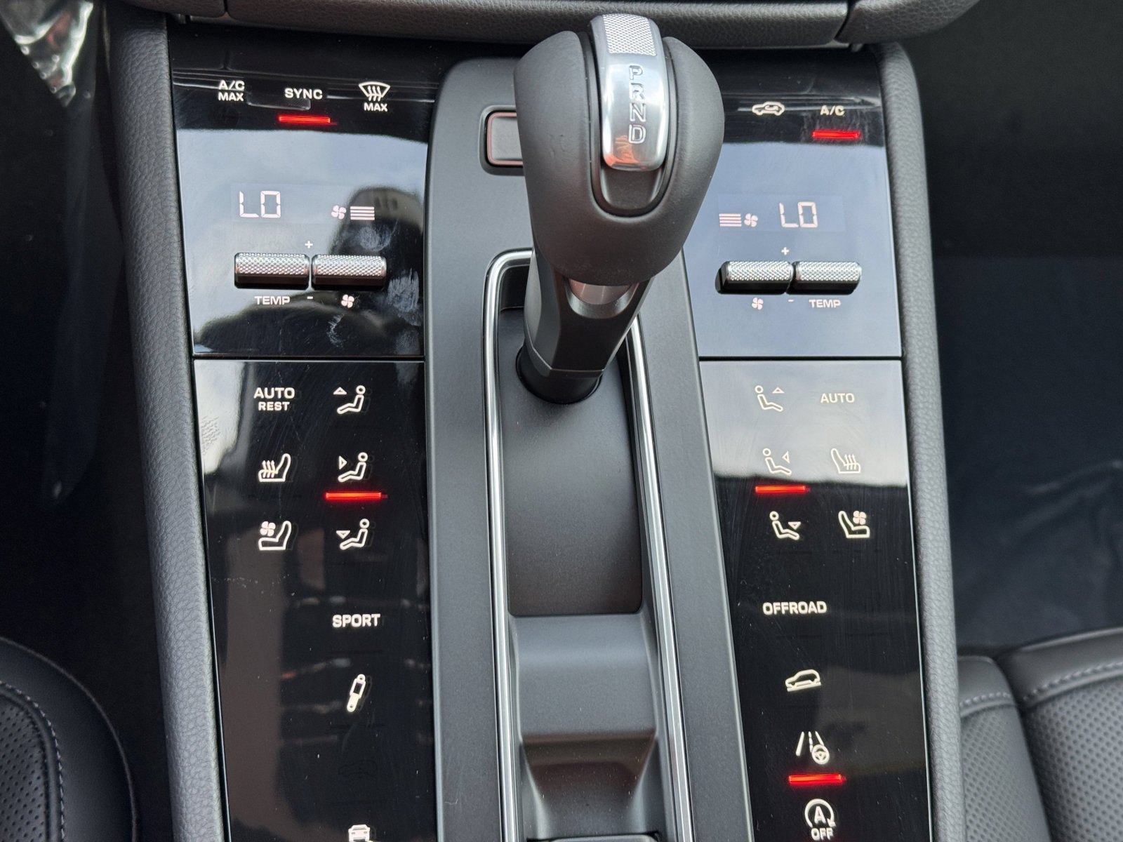 New 2025 Porsche Macan AWD/4WD image 31