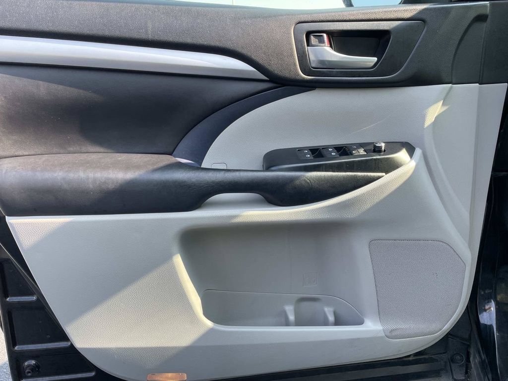 Used 2018 Toyota Highlander XLE FWD image 20