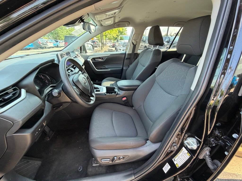 Used 2025 Toyota RAV4 XLE AWD/4WD image 21