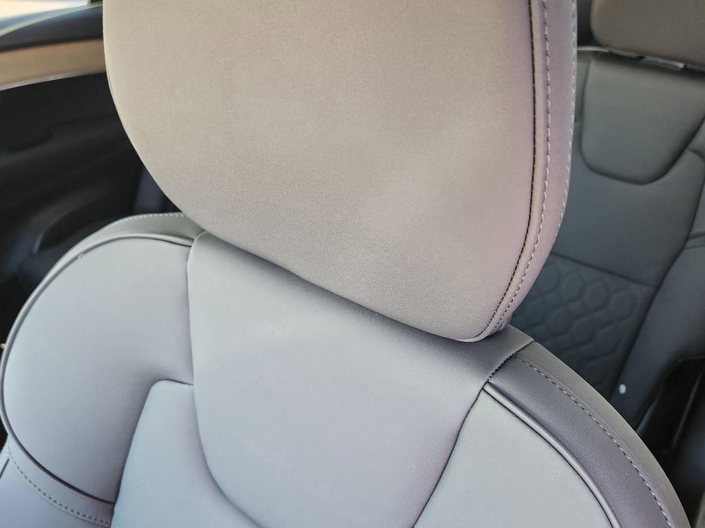 New 2026 Volvo XC90 T8 Plus w/ Protection Package Premier AWD/4WD image 6