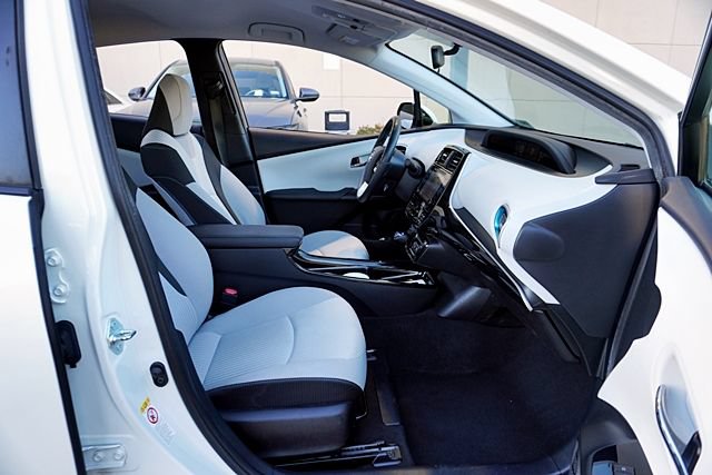 Used 2016 Toyota Prius Four FWD image 15