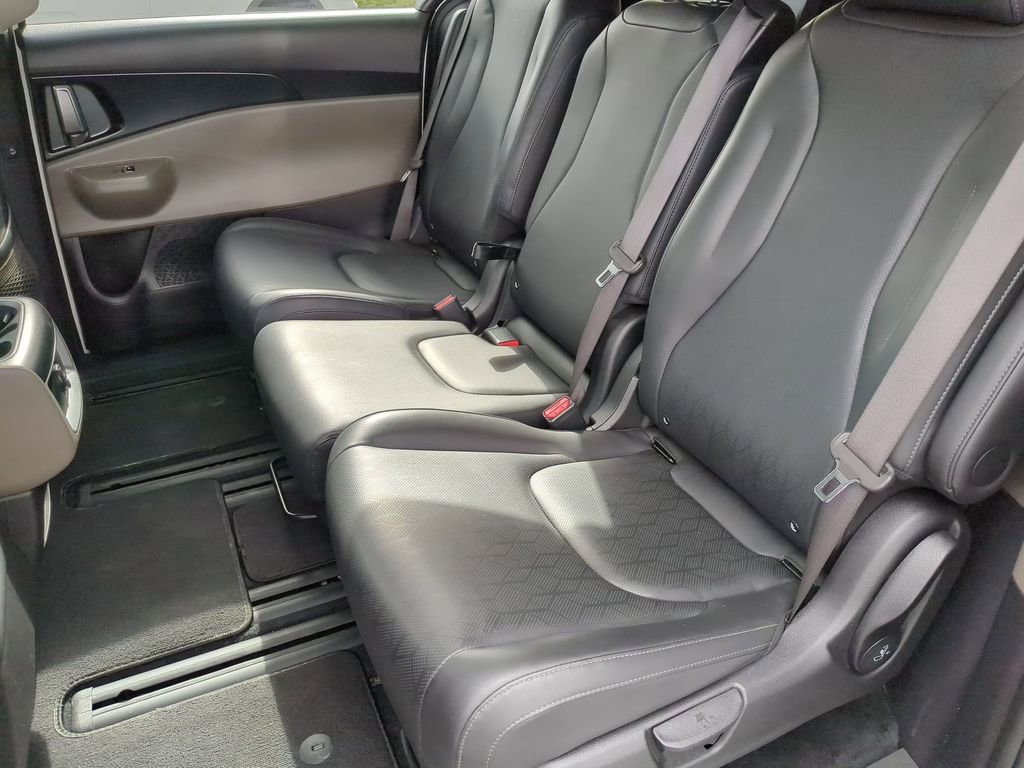 Used 2025 Kia Carnival LXS image 28