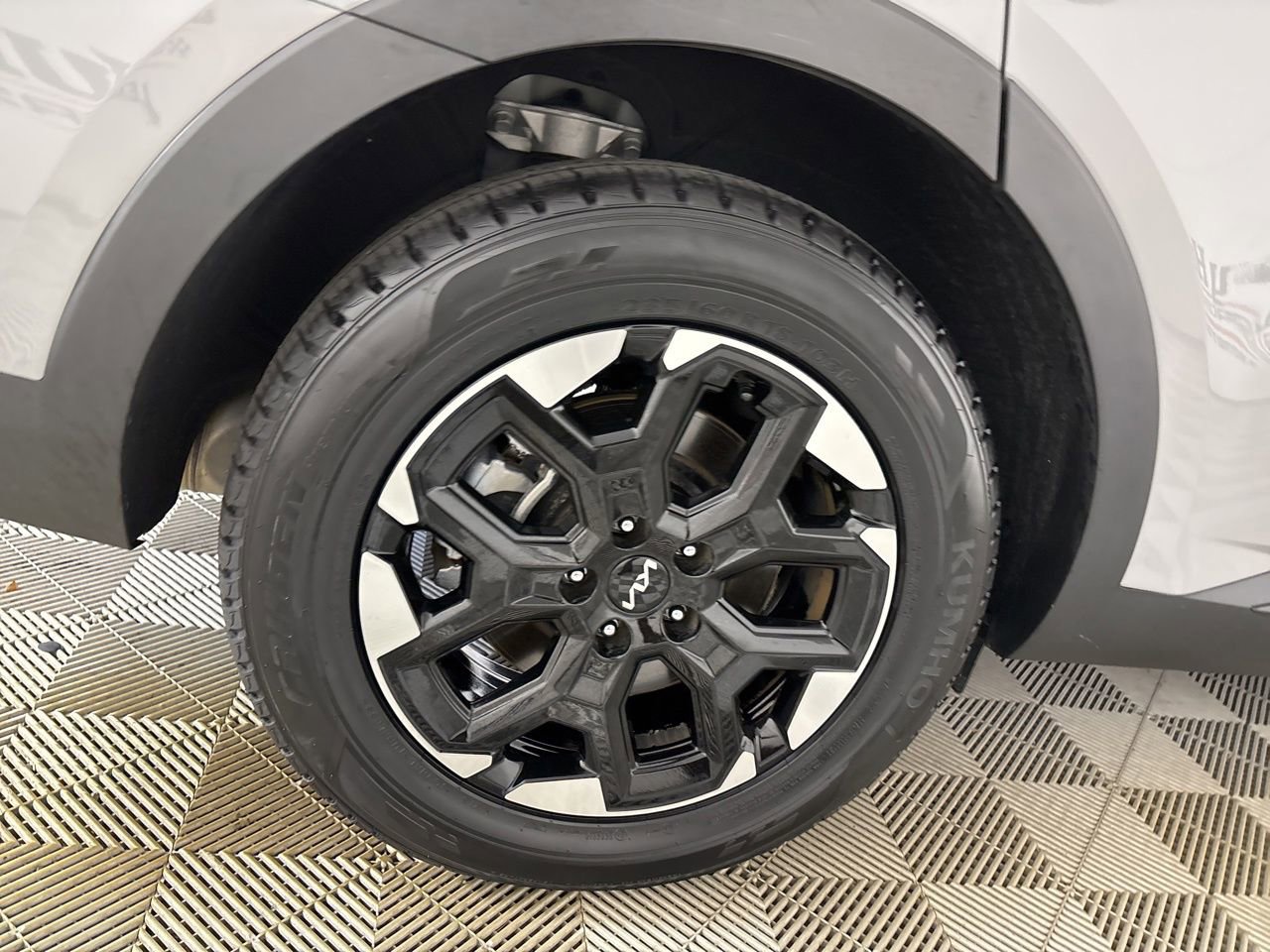 Used 2024 Kia Sorento S w/ Panoramic Sunroof Package image 32