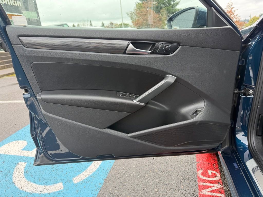 Used 2020 Volkswagen Passat 2.0T R-Line image 12