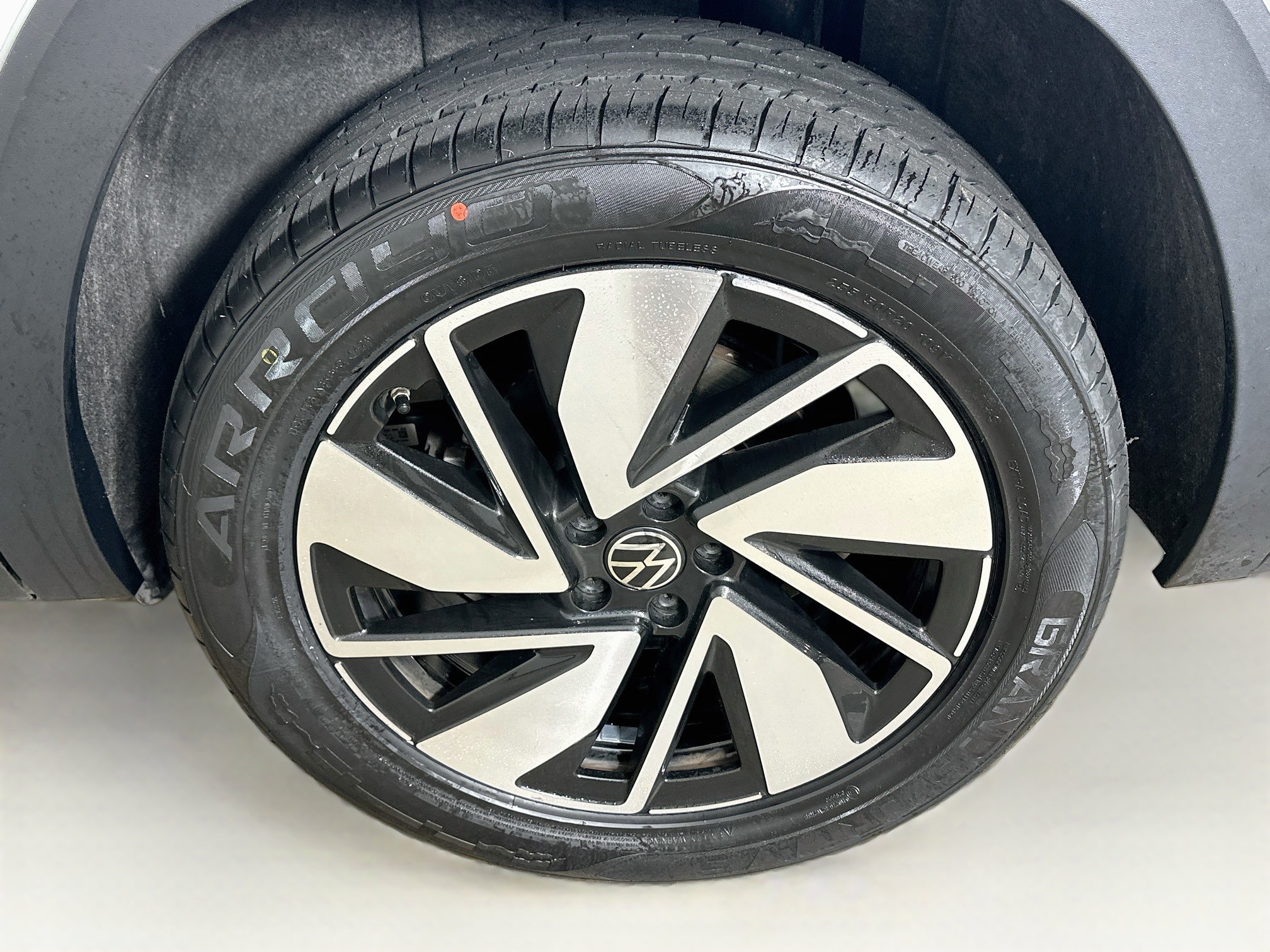 Used 2025 Volkswagen Atlas SE AWD/4WD image 11
