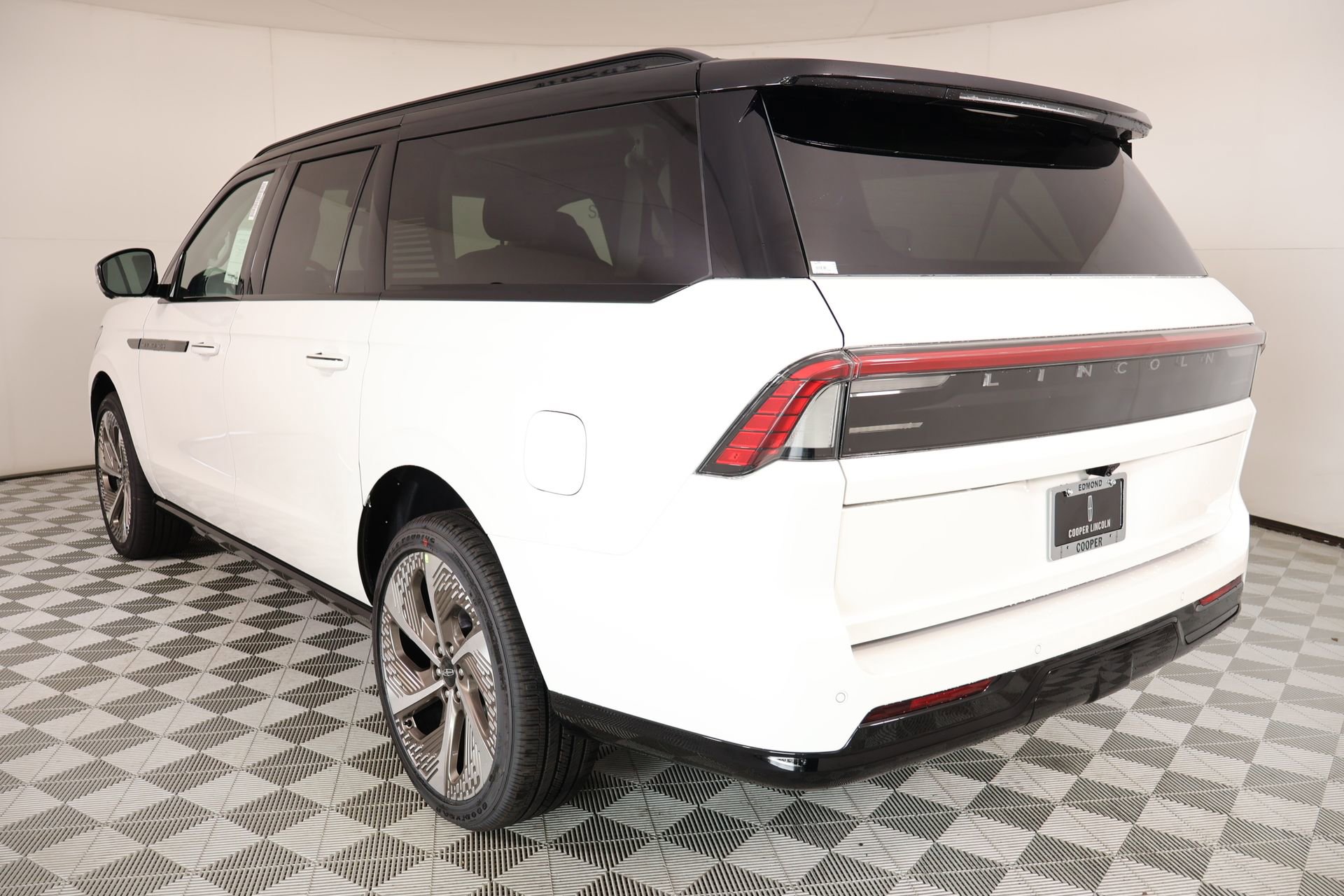 New 2026 Lincoln Navigator L Black Label w/ Black Label Special Edition image 25