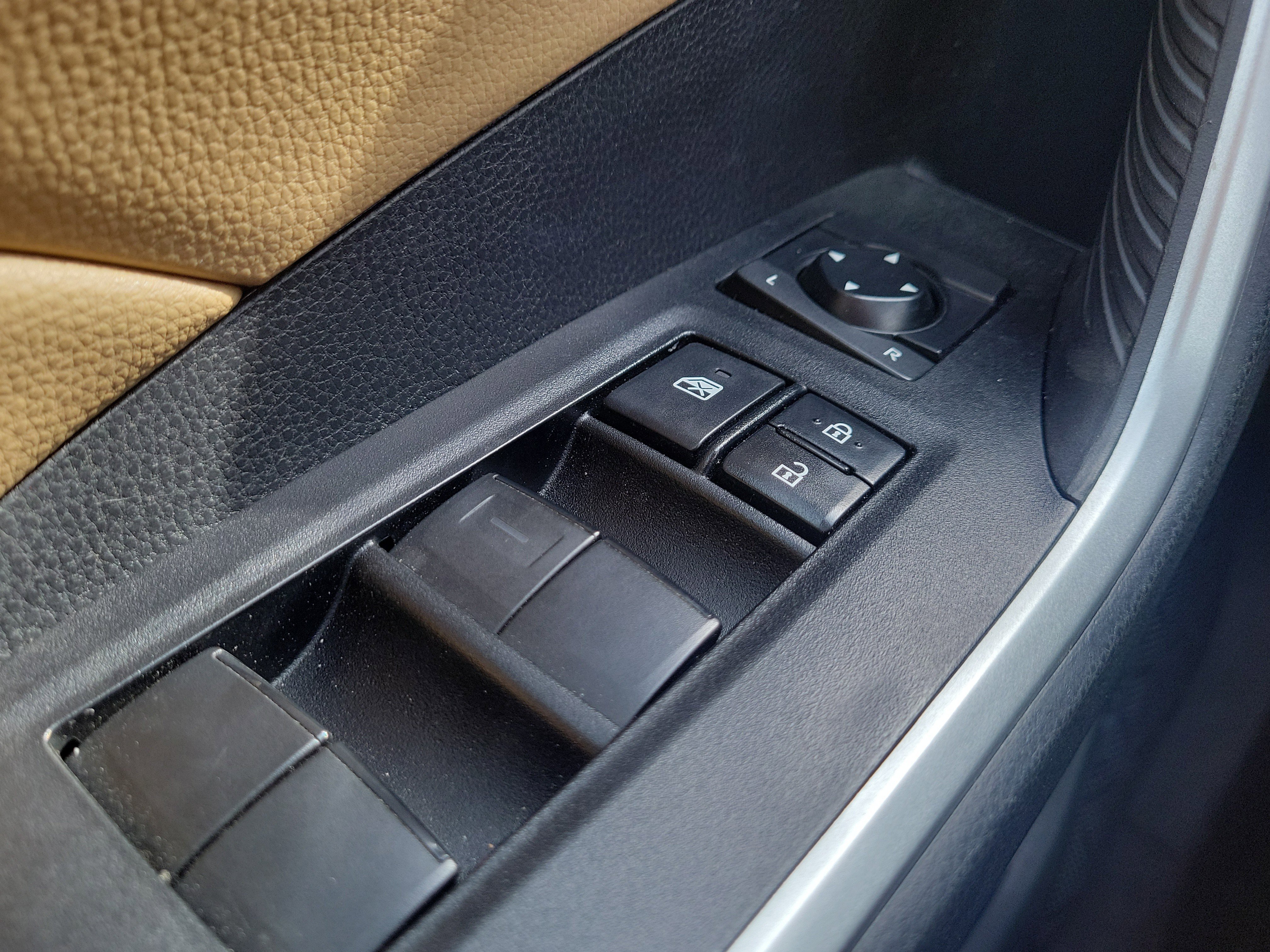 Used 2021 Toyota RAV4 XLE w/ Convenience Package image 21