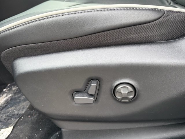 New 2026 Chrysler Pacifica Limited w/ S Appearance Package FWD image 16