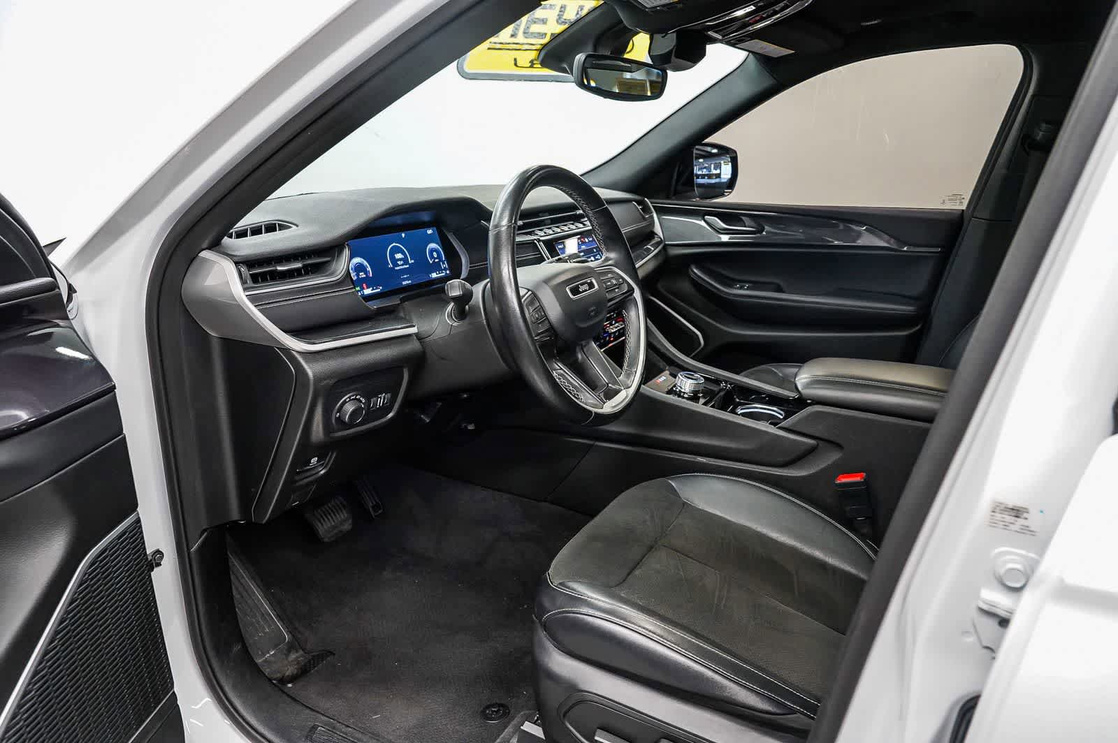 Used 2021 Jeep Grand Cherokee L Laredo AWD/4WD image 18