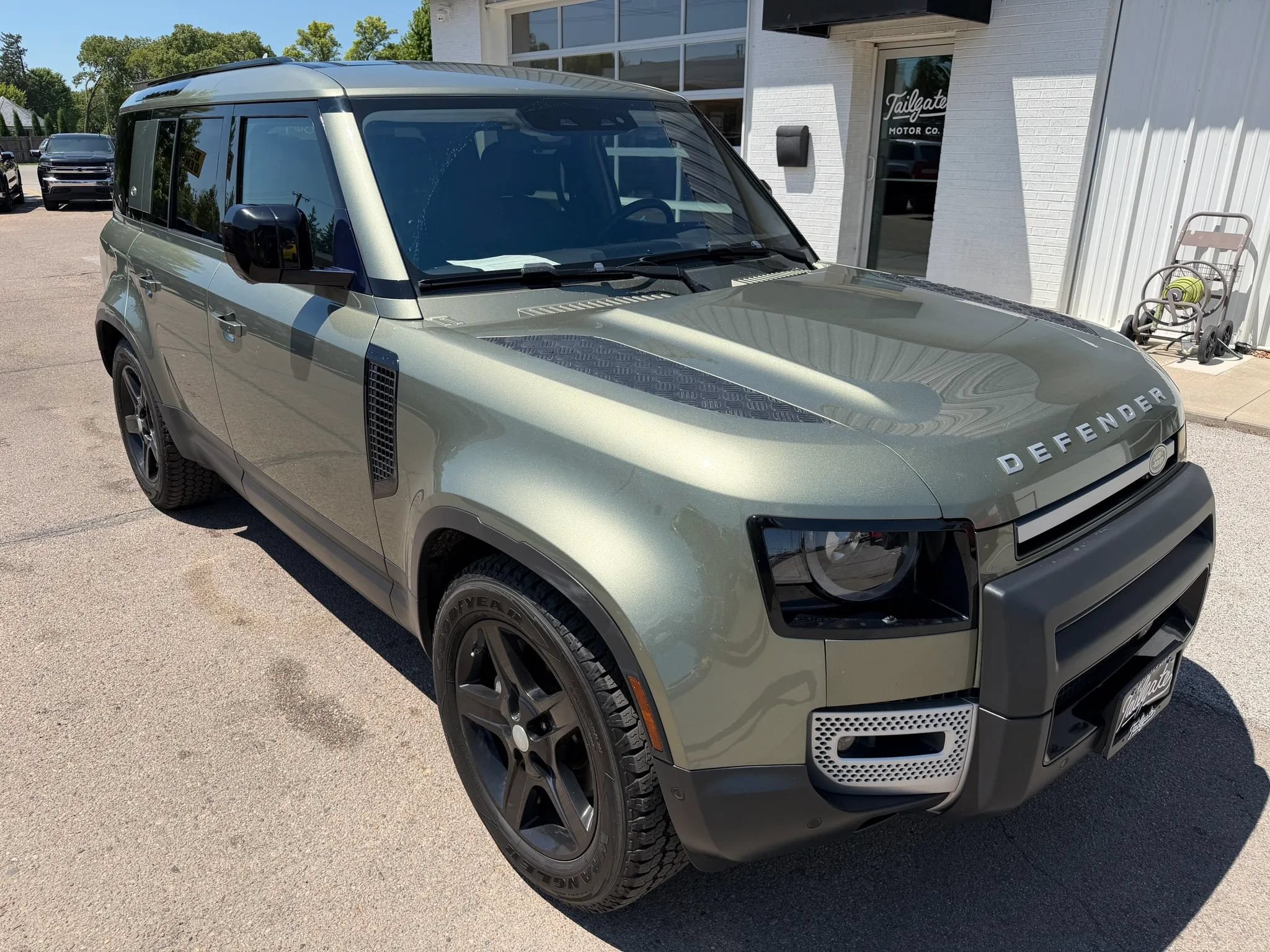Used 2020 Land Rover Defender 110 SE AWD/4WD image 2