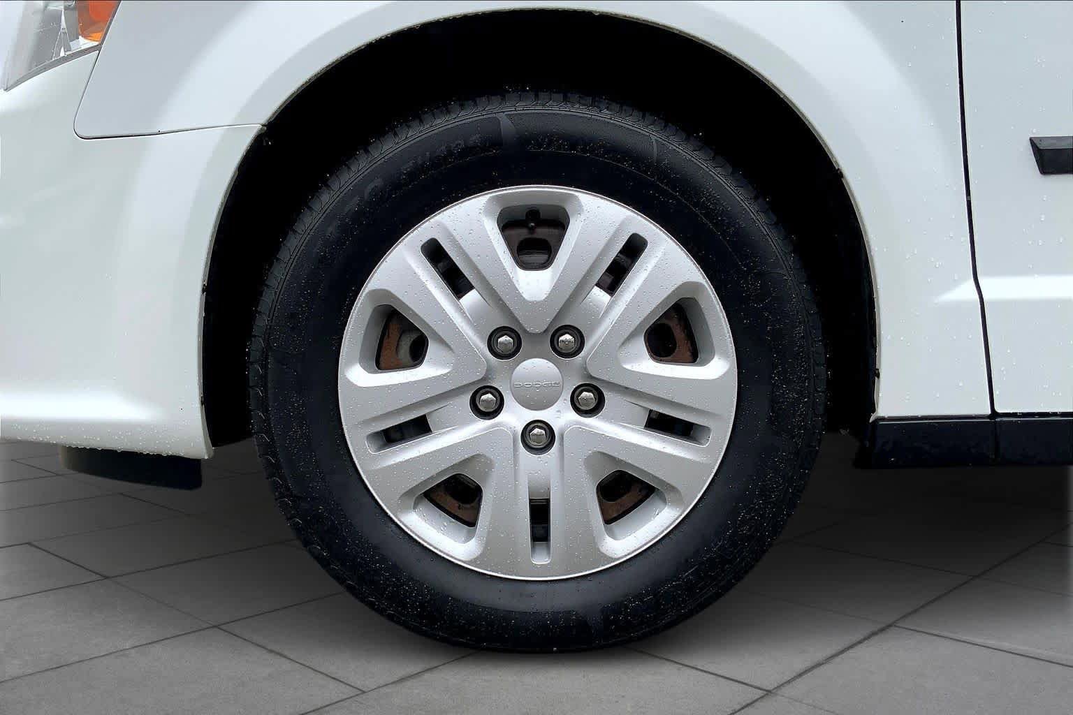 Used 2014 Dodge Grand Caravan American Value Package image 11