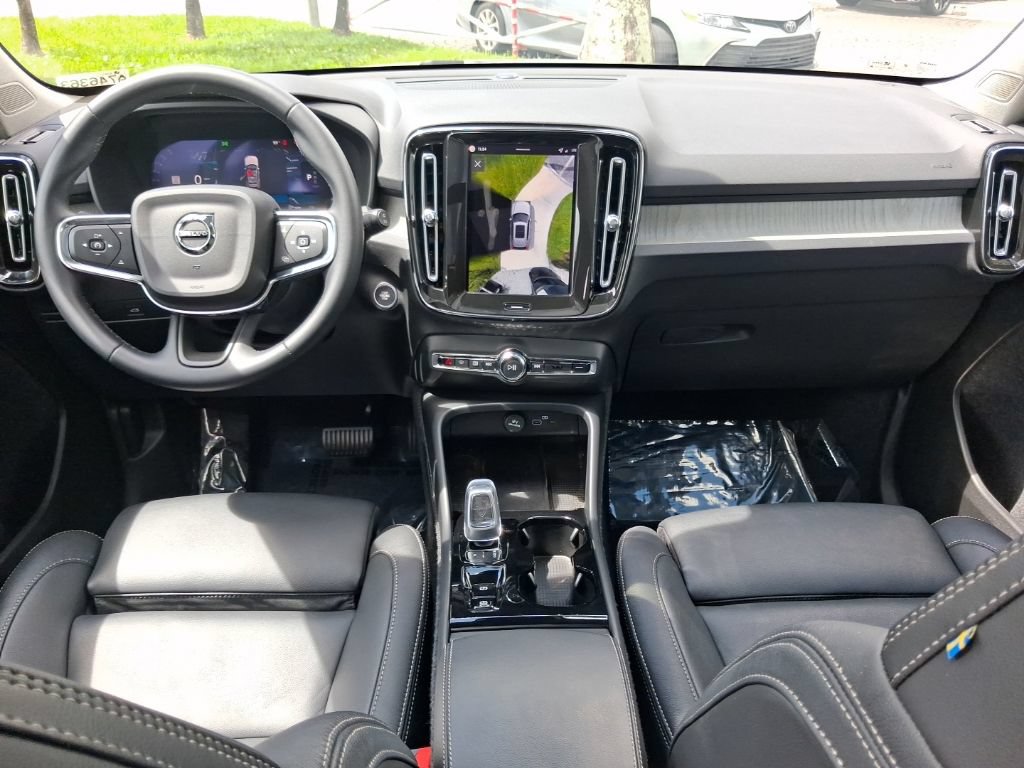 Used 2026 Volvo XC40 B5 Plus AWD/4WD image 8
