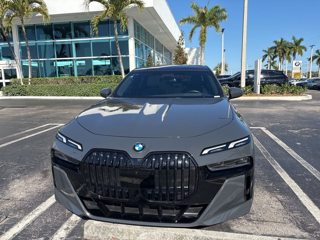 Used 2023 BMW 760i xDrive image 8