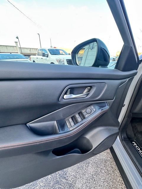 Certified 2025 Nissan Rogue SV image 23