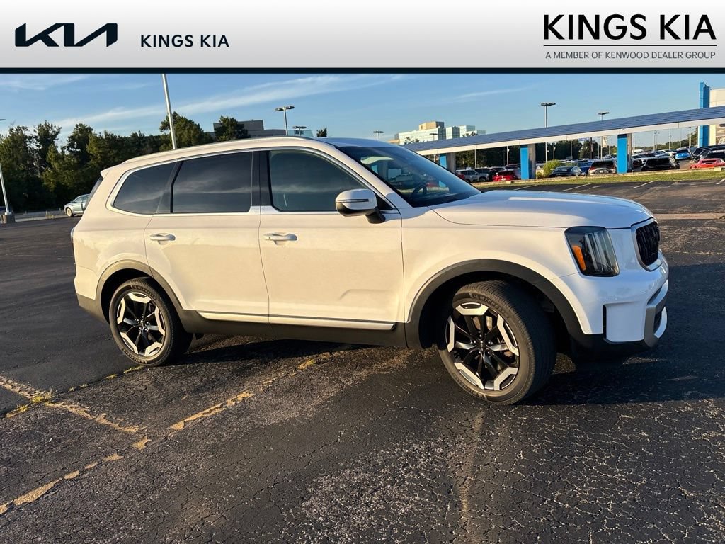 Used 2023 Kia Telluride EX FWD image 3