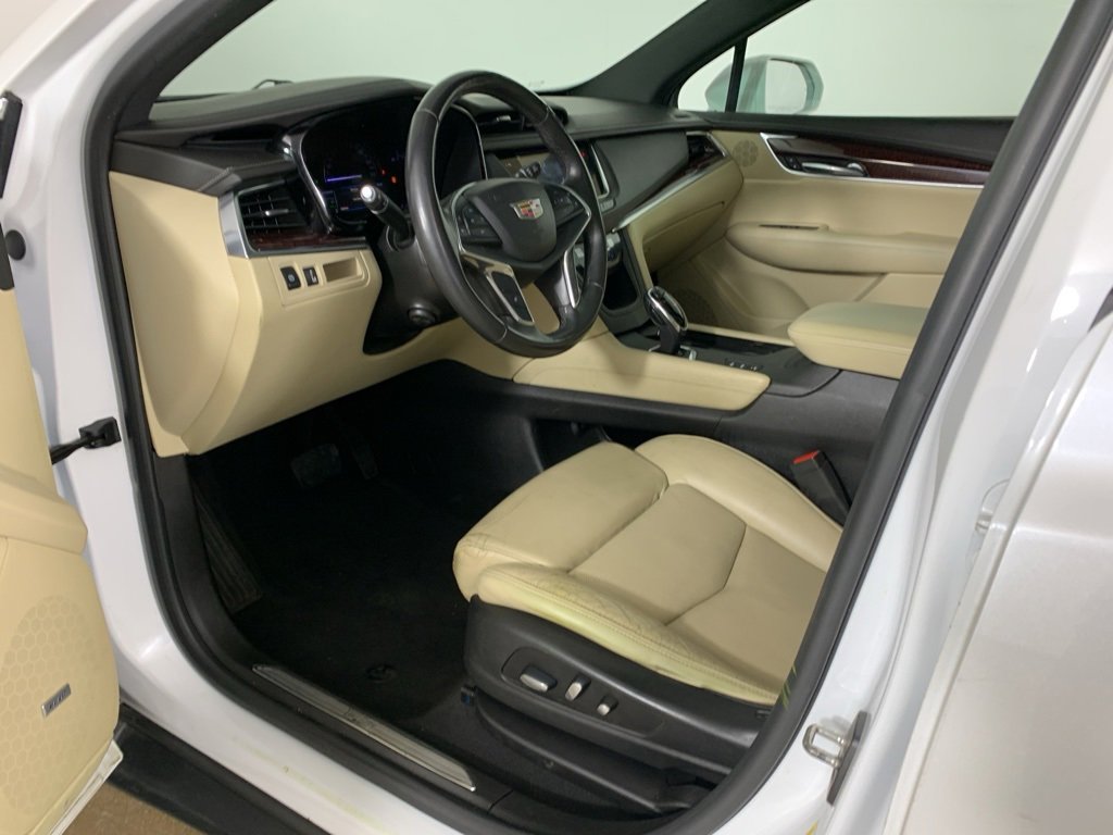 Used 2017 Cadillac XT5 Luxury w/ Advanced Security Package image 28