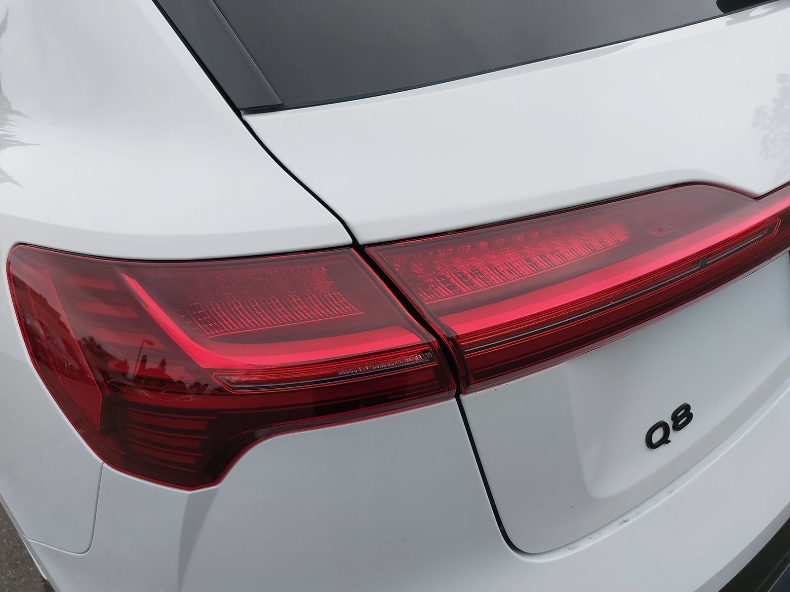 Used 2024 Audi Q8 e-tron Premium Plus w/ Premium Plus Package AWD/4WD image 38