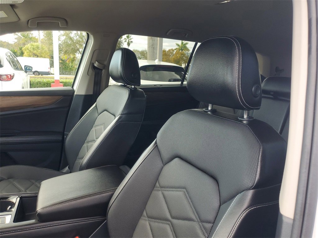 Used 2025 Volkswagen Atlas SE image 18