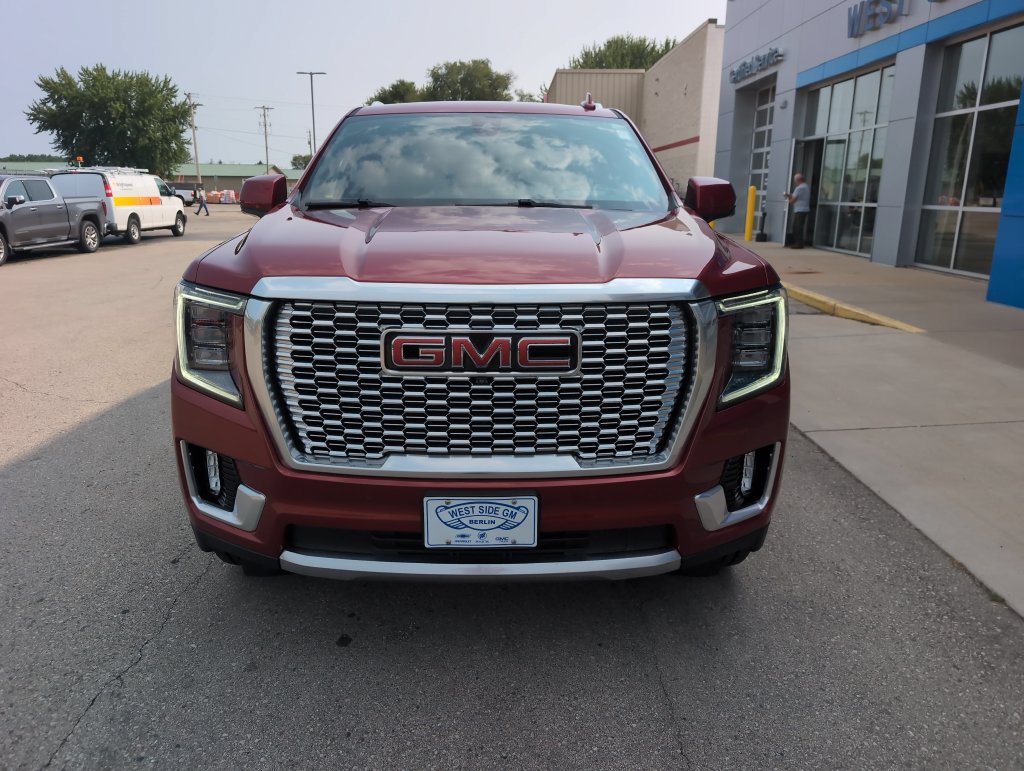 Used 2021 GMC Yukon Denali AWD/4WD image 3