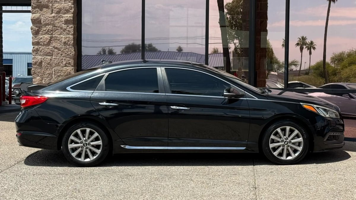 Used 2017 Hyundai Sonata Limited w/ Ultimate Package 04 FWD image 14