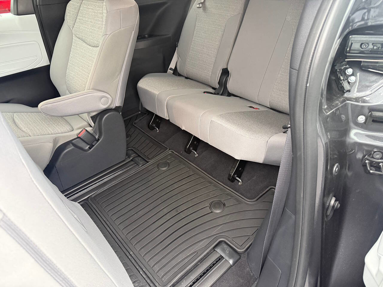 Used 2025 Toyota Sienna LE image 8