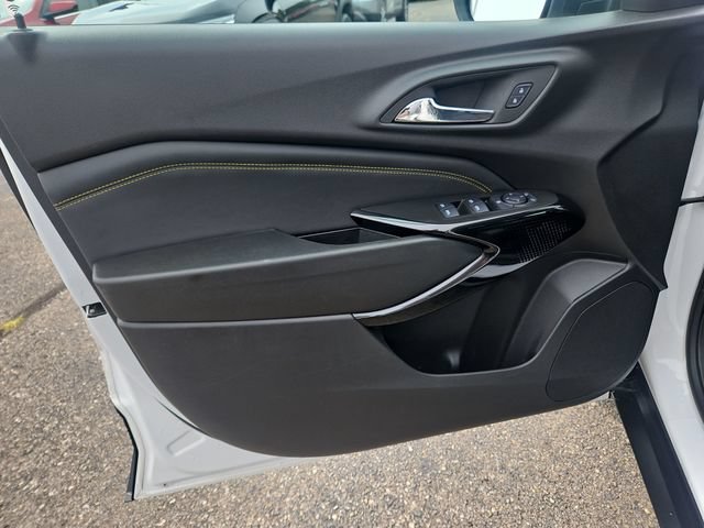 Used 2024 Chevrolet Trax LT w/ LT Convenience Package FWD image 11