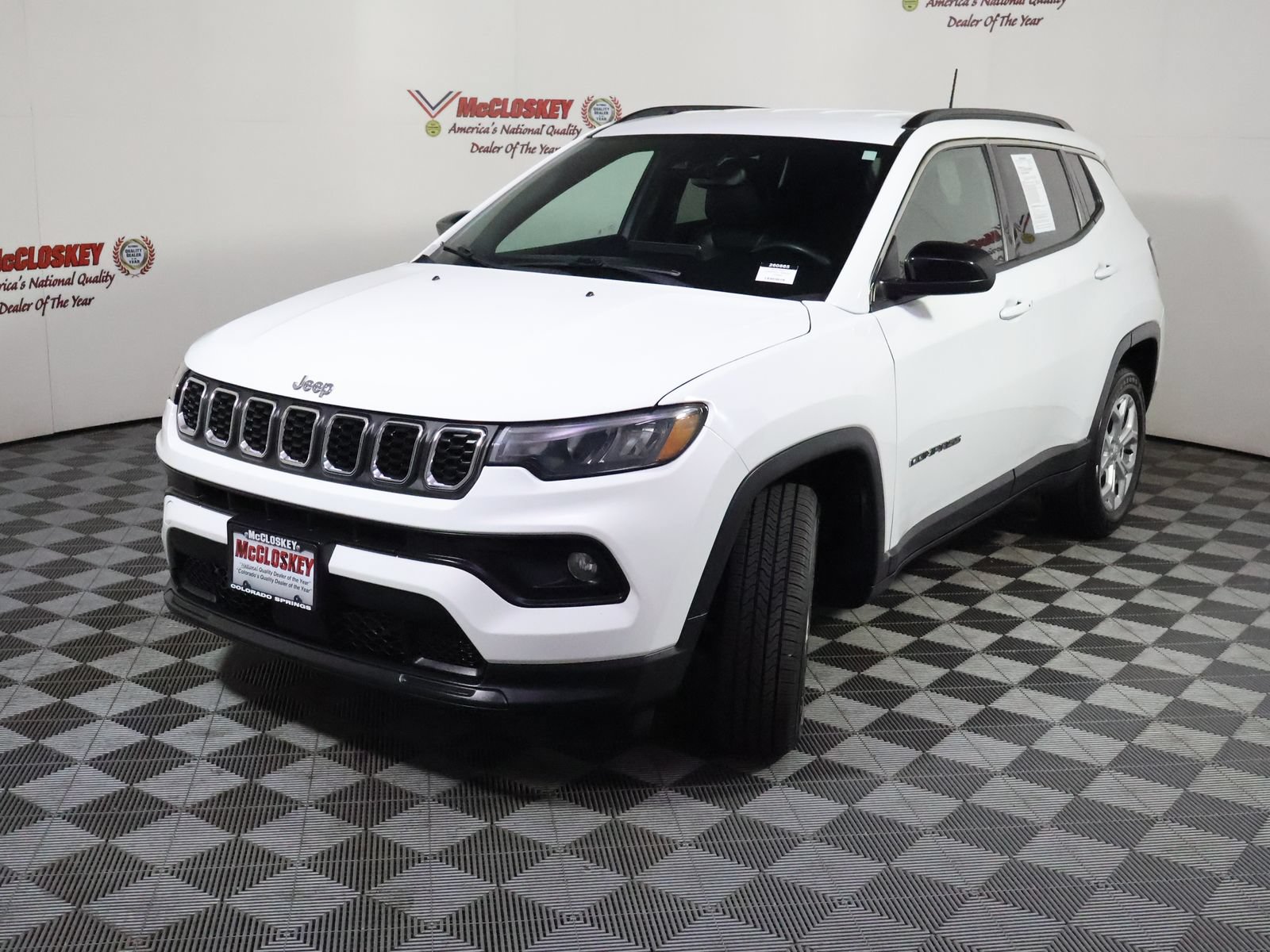 Used 2024 Jeep Compass Latitude AWD/4WD image 17