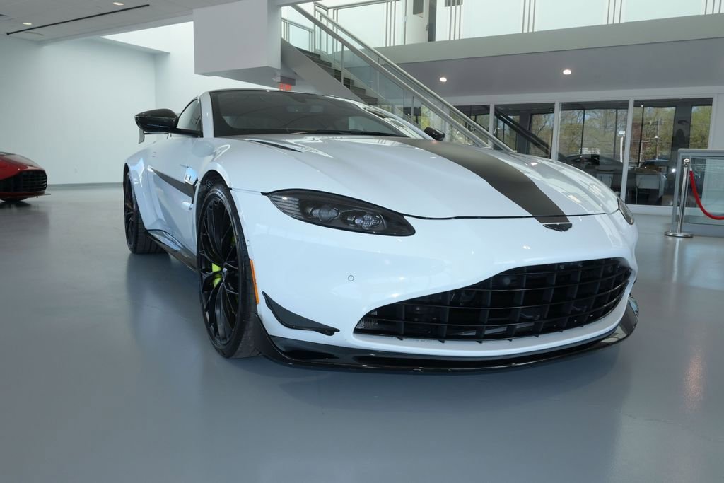 Used 2023 Aston Martin V8 Vantage Coupe RWD image 2