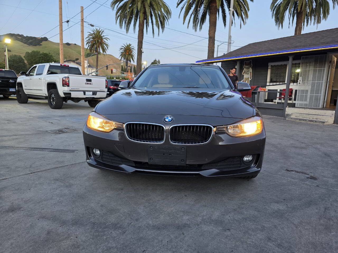 Used 2015 BMW 320i Sedan w/ Driver Assistance Package image 4