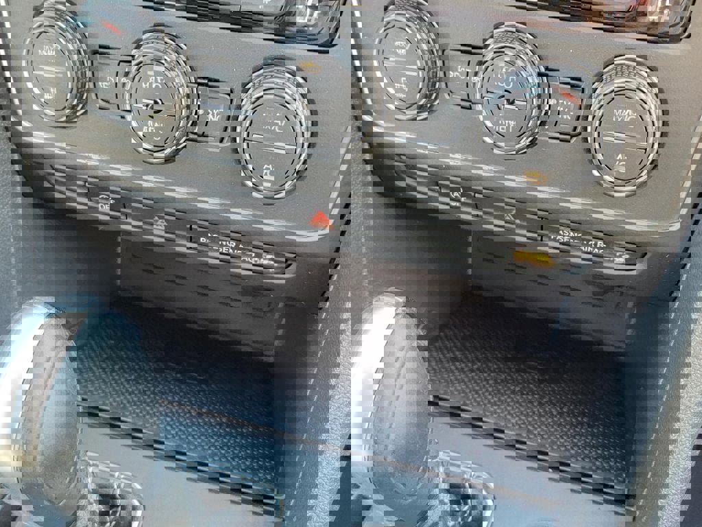 Used 2021 Volkswagen Atlas SE image 27