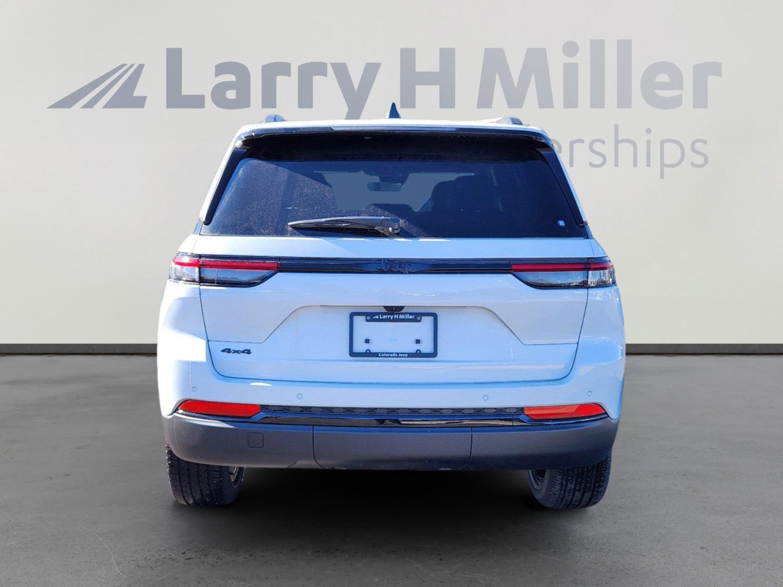 New 2025 Jeep Grand Cherokee Altitude image 3