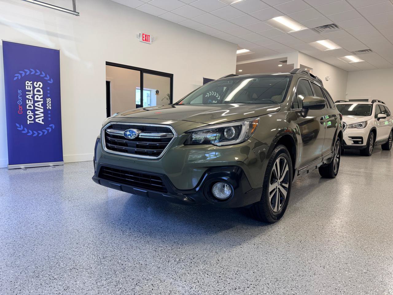 Used 2018 Subaru Outback 2.5i Limited AWD/4WD image 3
