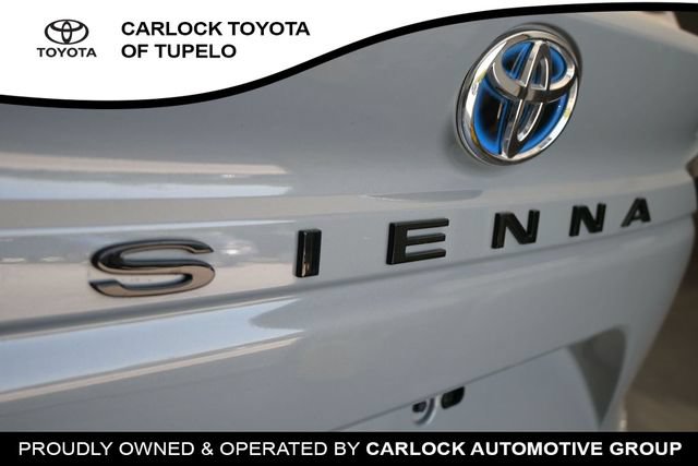 Used 2024 Toyota Sienna XSE FWD image 12