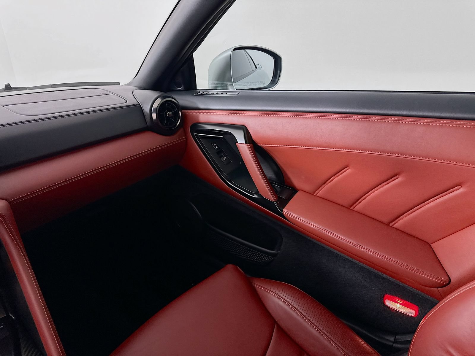 Used 2024 Nissan GT-R Premium w/ Premium Interior Package AWD/4WD image 23