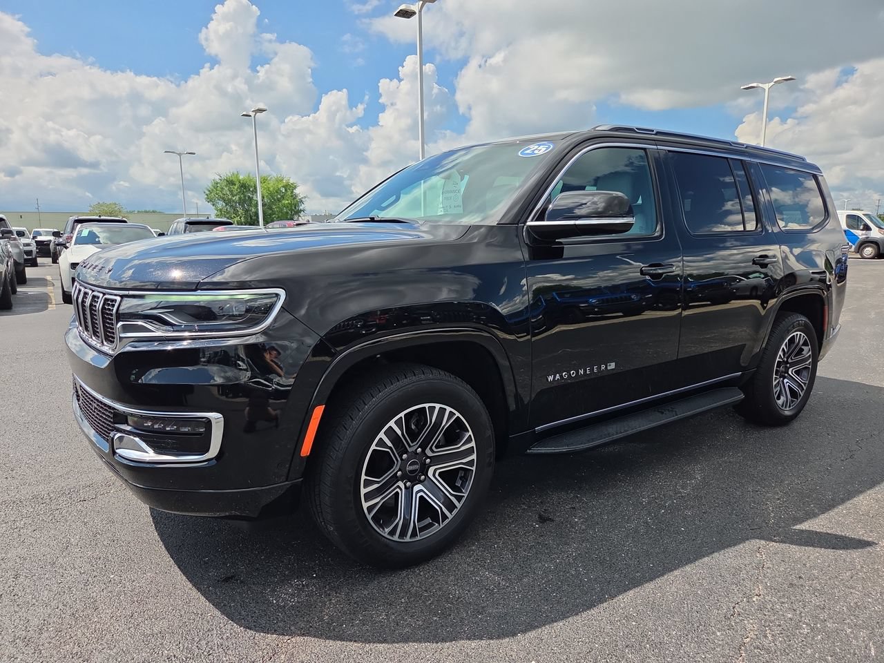 Used 2025 Jeep Wagoneer 4WD image 3
