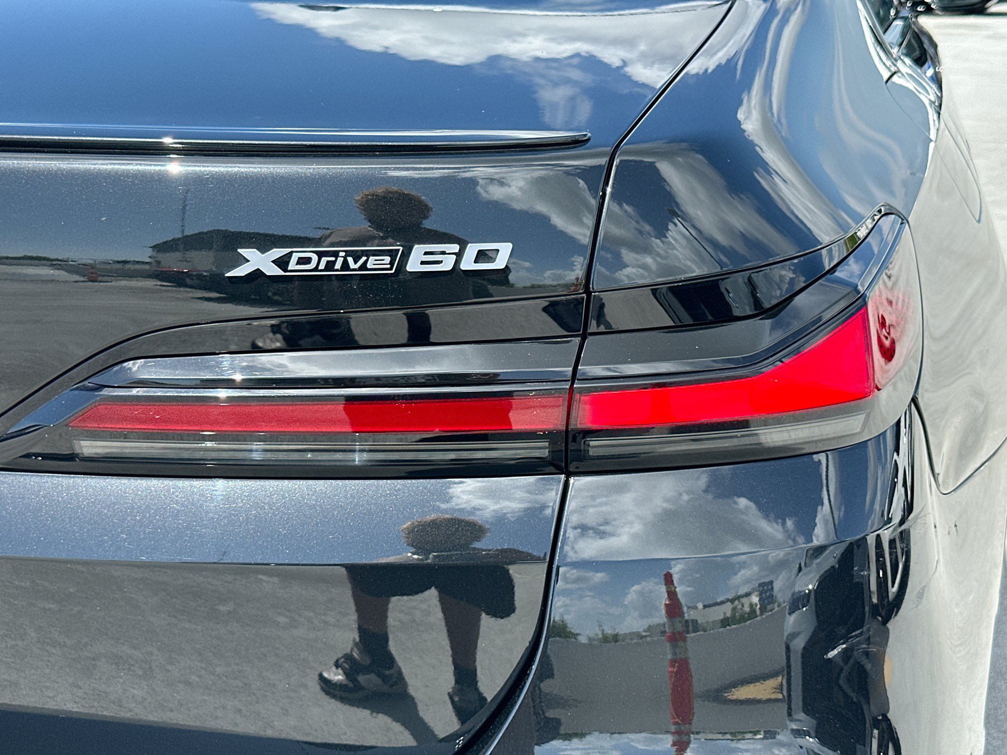 Used 2024 BMW i7 xDrive60 w/ Premium Package AWD/4WD image 32