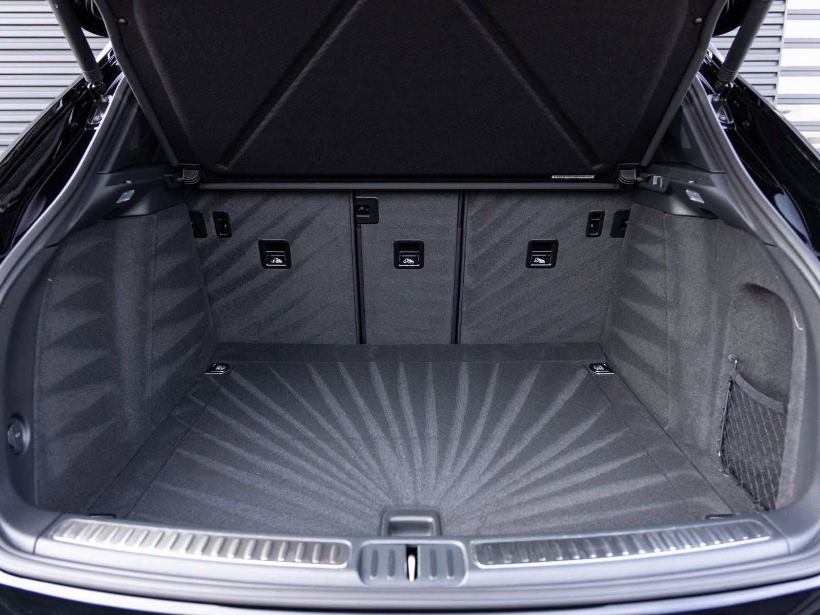 Certified 2026 Porsche Macan image 28