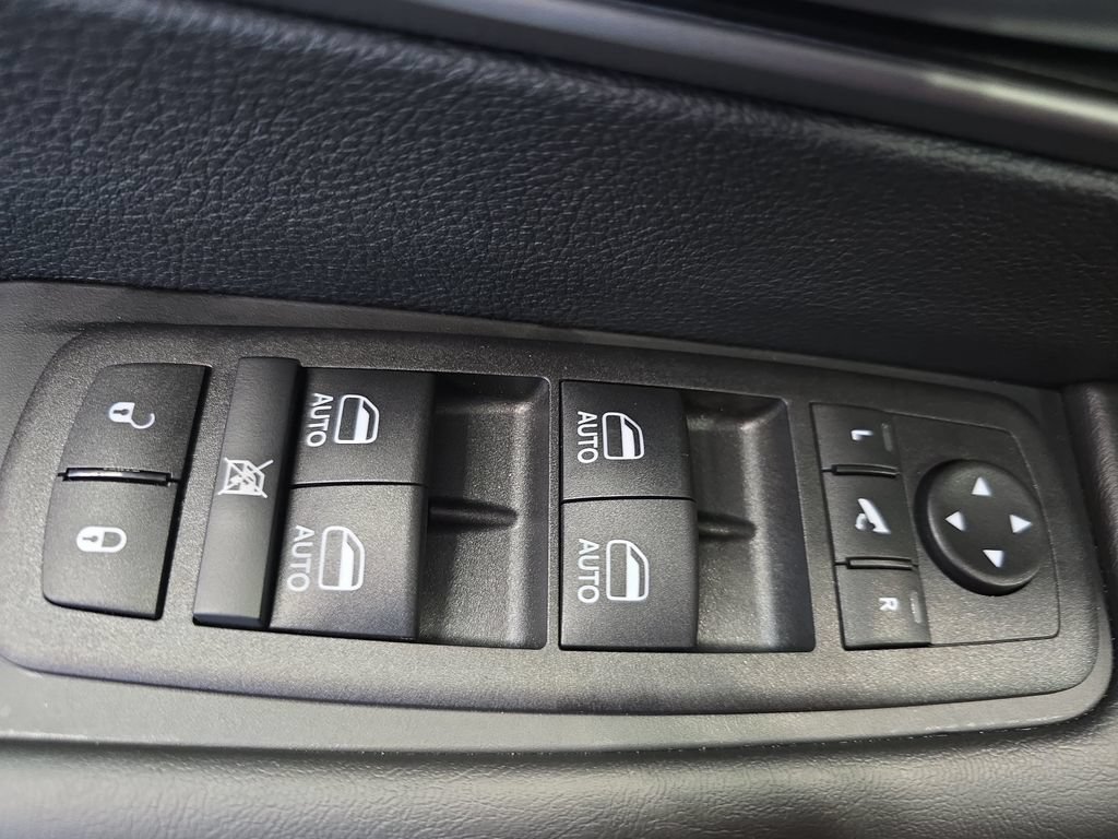 New 2027 Chrysler Pacifica Limited FWD image 28