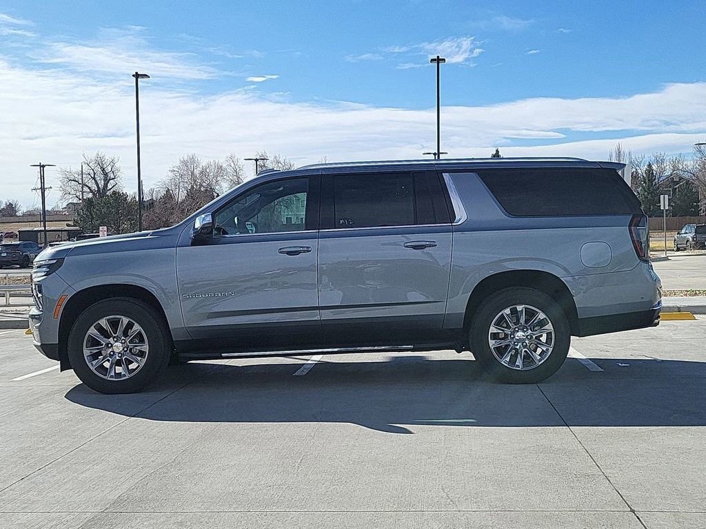 Used 2025 Chevrolet Suburban Premier image 5
