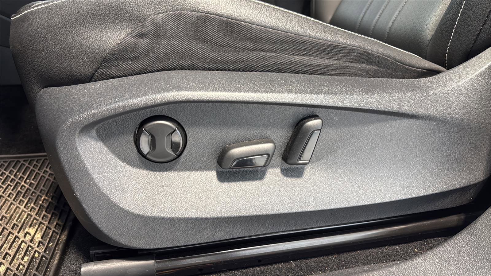 Used 2022 Volkswagen Tiguan SE FWD image 24