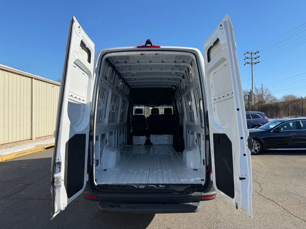 Used 2025 Mercedes-Benz Sprinter 2500 image 6