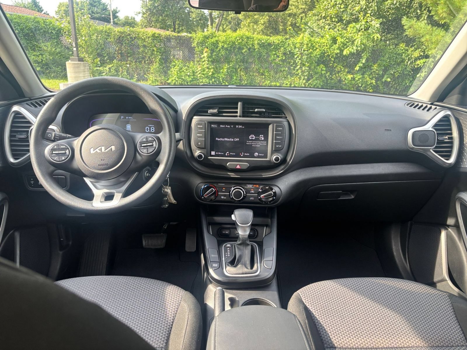 Used 2025 Kia Soul LX w/ LX Technology Package FWD image 30