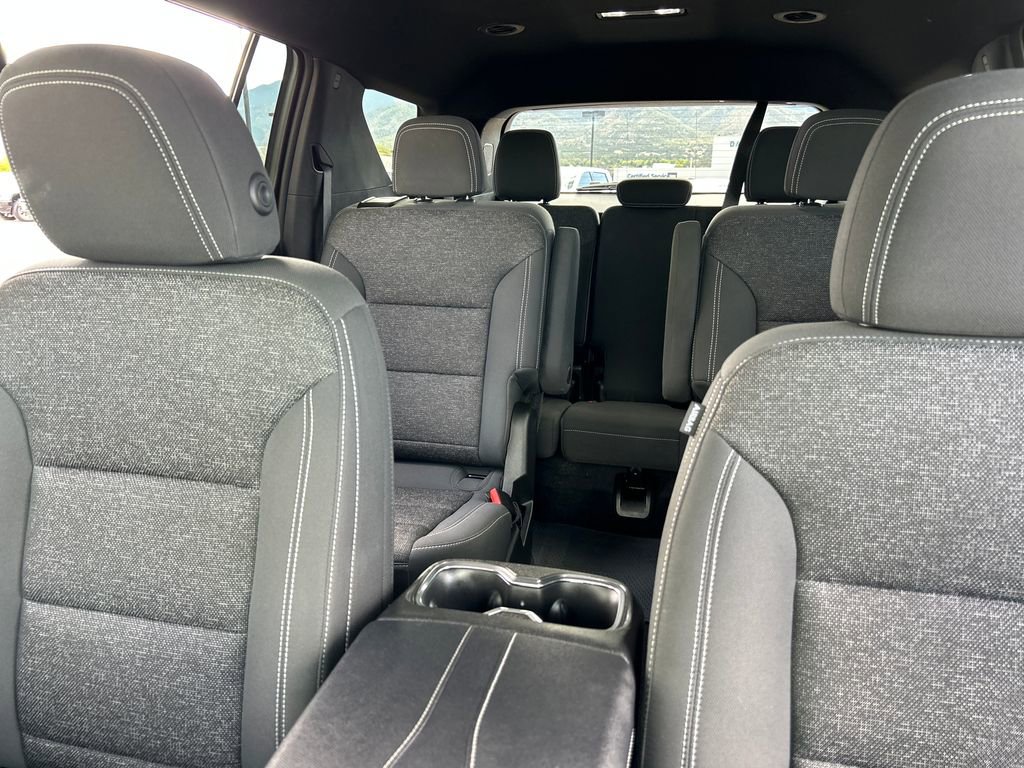 Used 2025 Chevrolet Traverse LT w/ Midnight/Sport Edition AWD/4WD image 6
