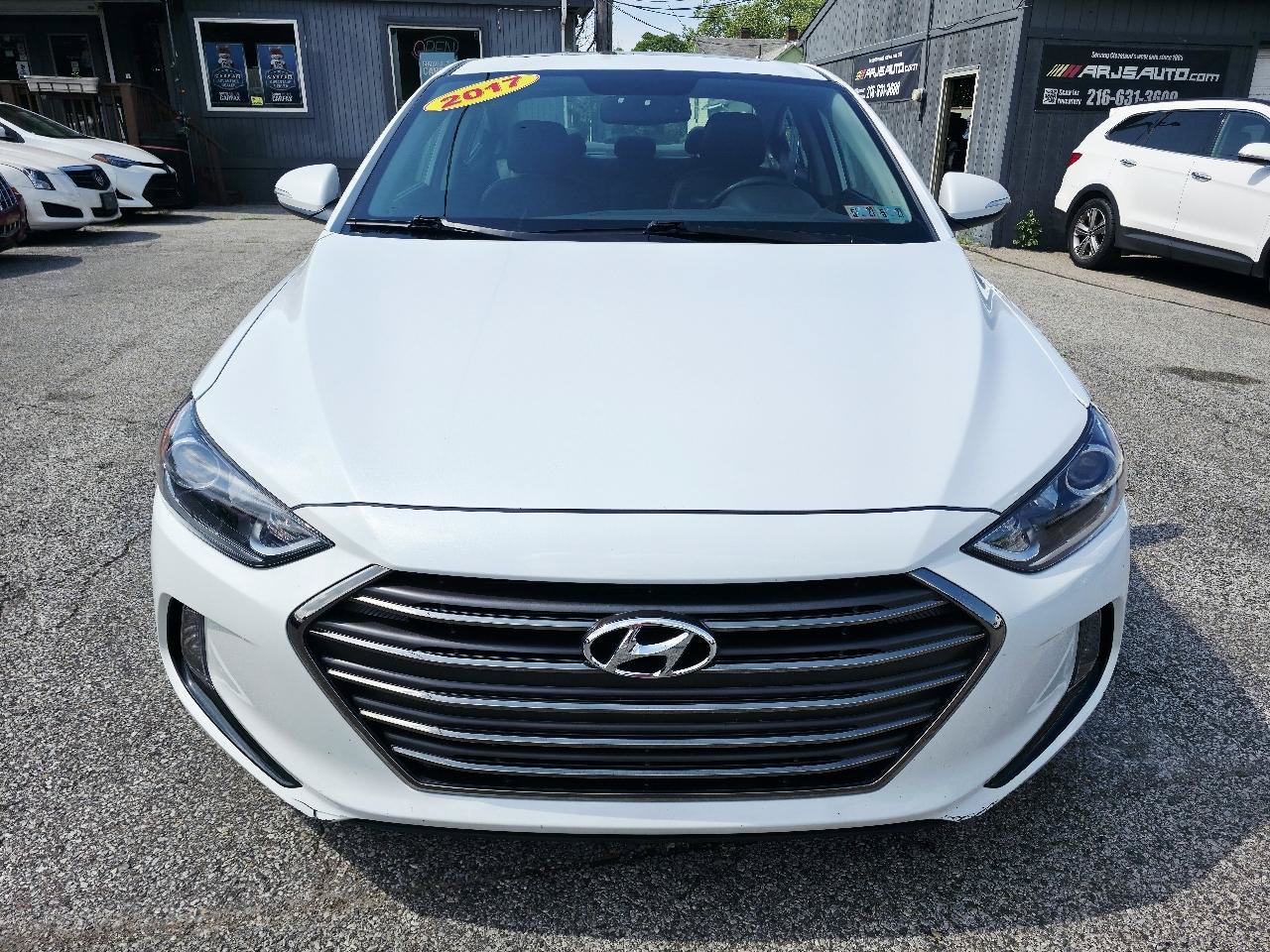 Used 2017 Hyundai Elantra Limited w/ Limited Tech Package 04 FWD image 2