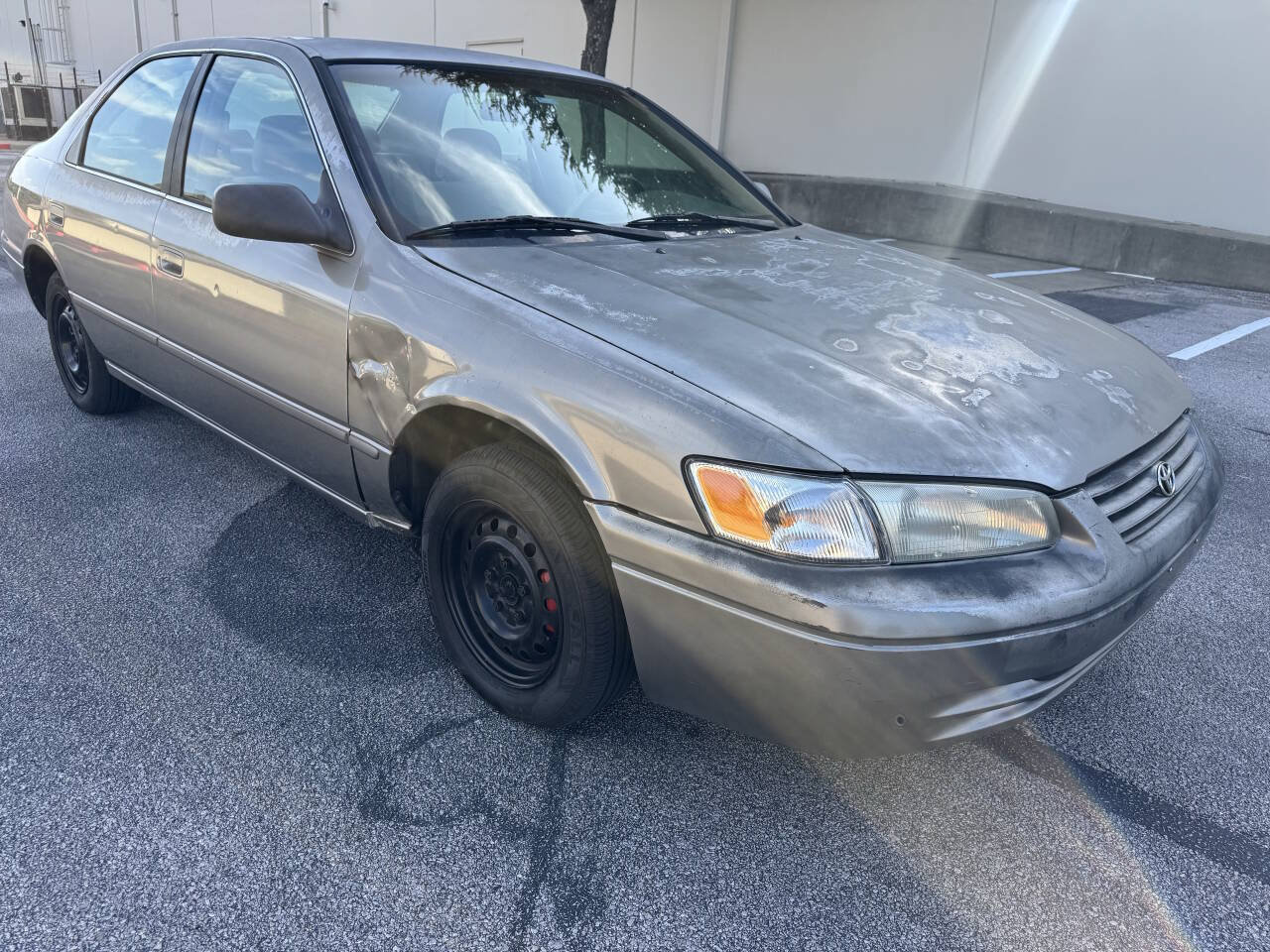 Used 1999 Toyota Camry LE FWD image 3