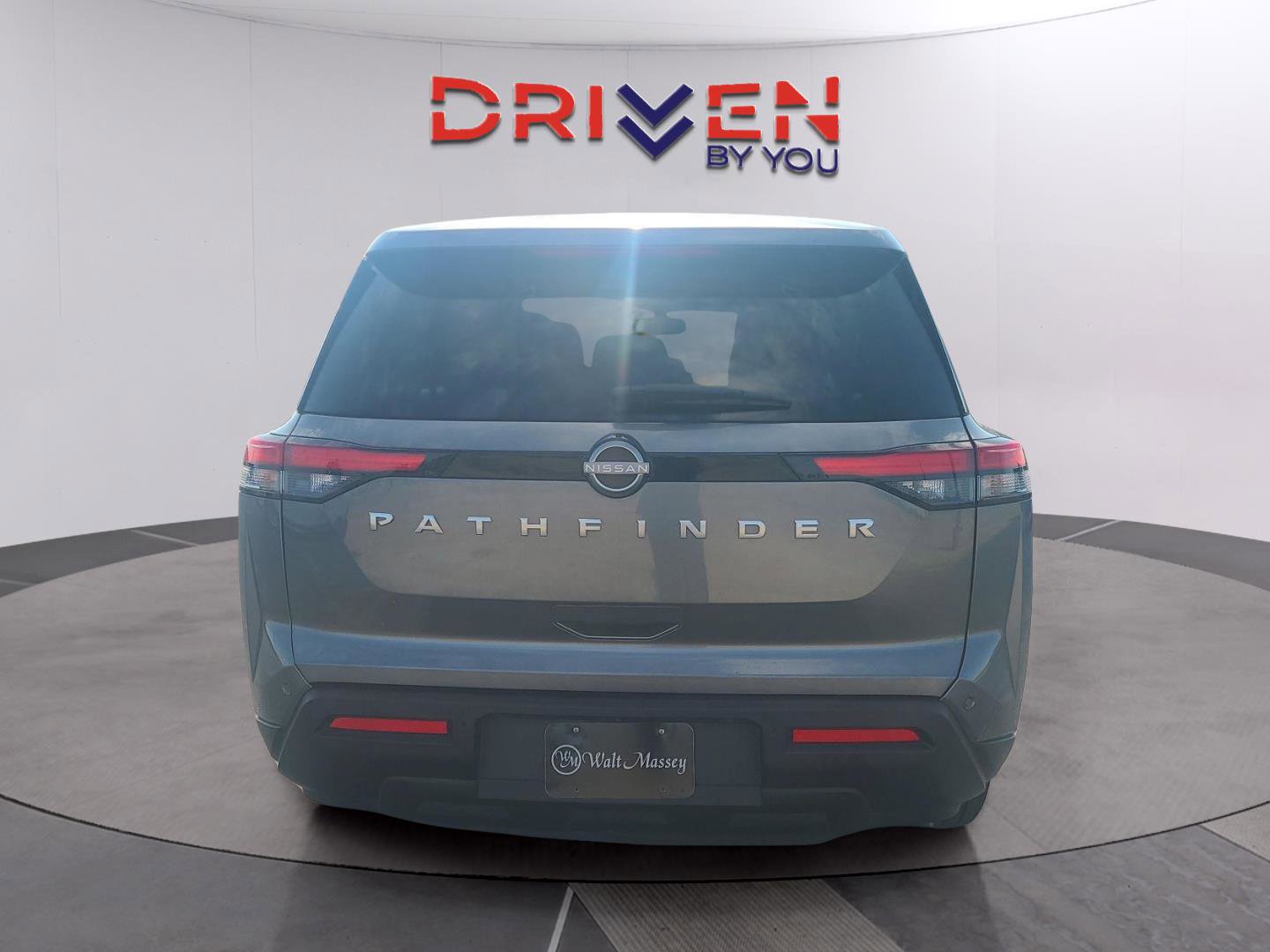 Used 2024 Nissan Pathfinder S image 3