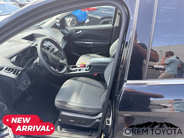 Used 2017 Ford Escape SE w/ SE Cold Weather Package AWD/4WD image 10