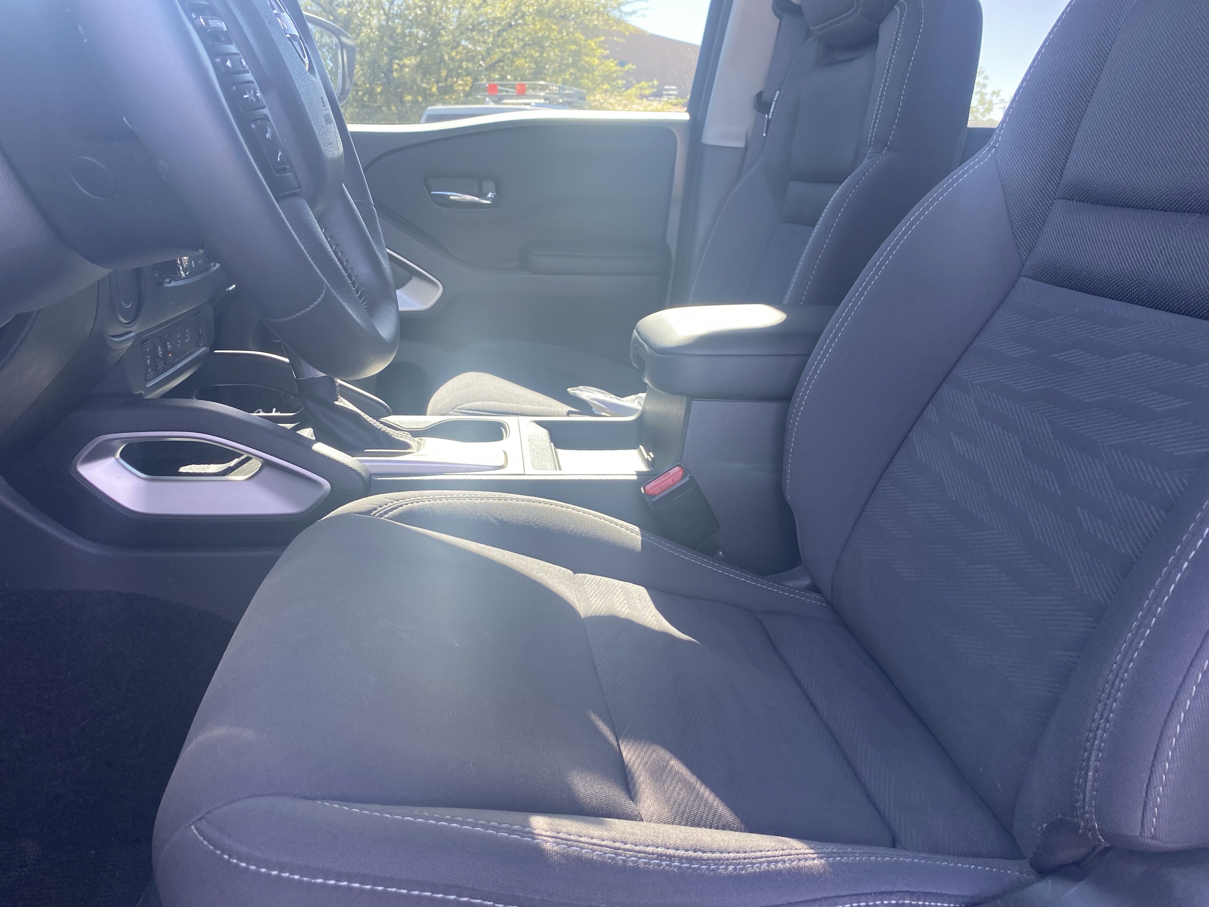 Used 2024 Nissan Frontier SV w/ SV Convenience Package image 12