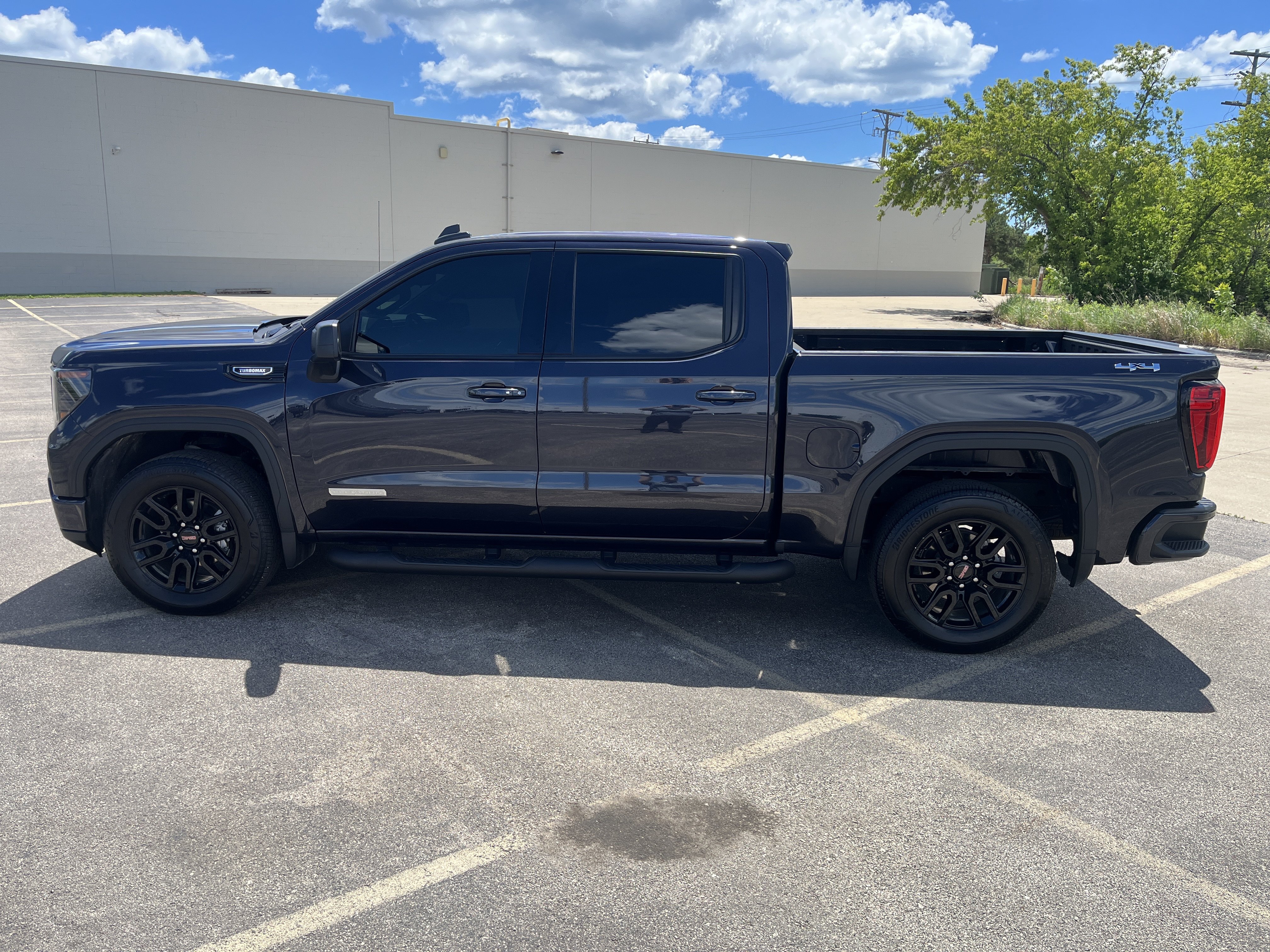 Used 2025 GMC Sierra 1500 Elevation AWD/4WD image 3